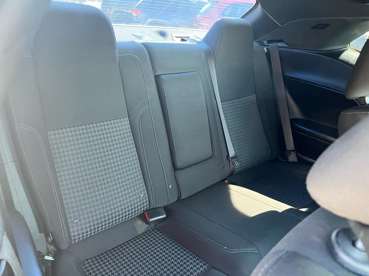 Dodge Challenger SXT RWD 2019