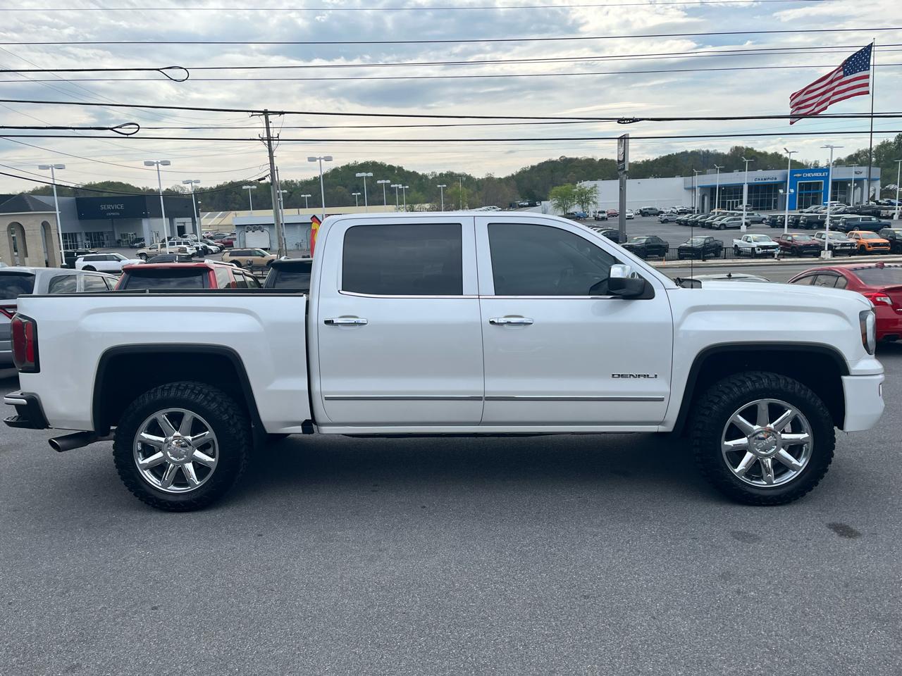 GMC Sierra 1500 4WD Crew Cab 143.5" Denali 2017