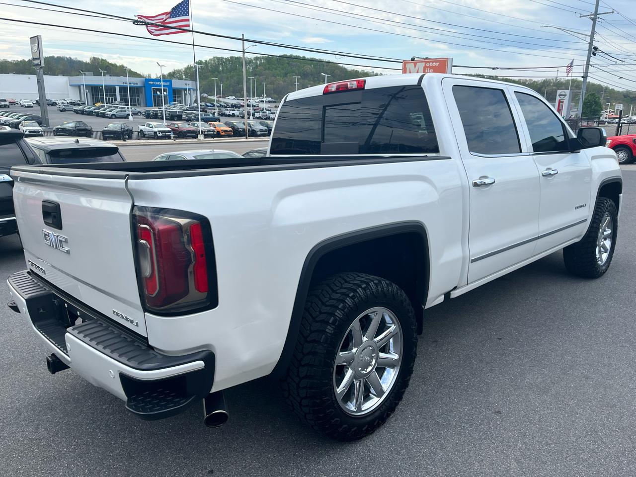 GMC Sierra 1500 4WD Crew Cab 143.5" Denali 2017