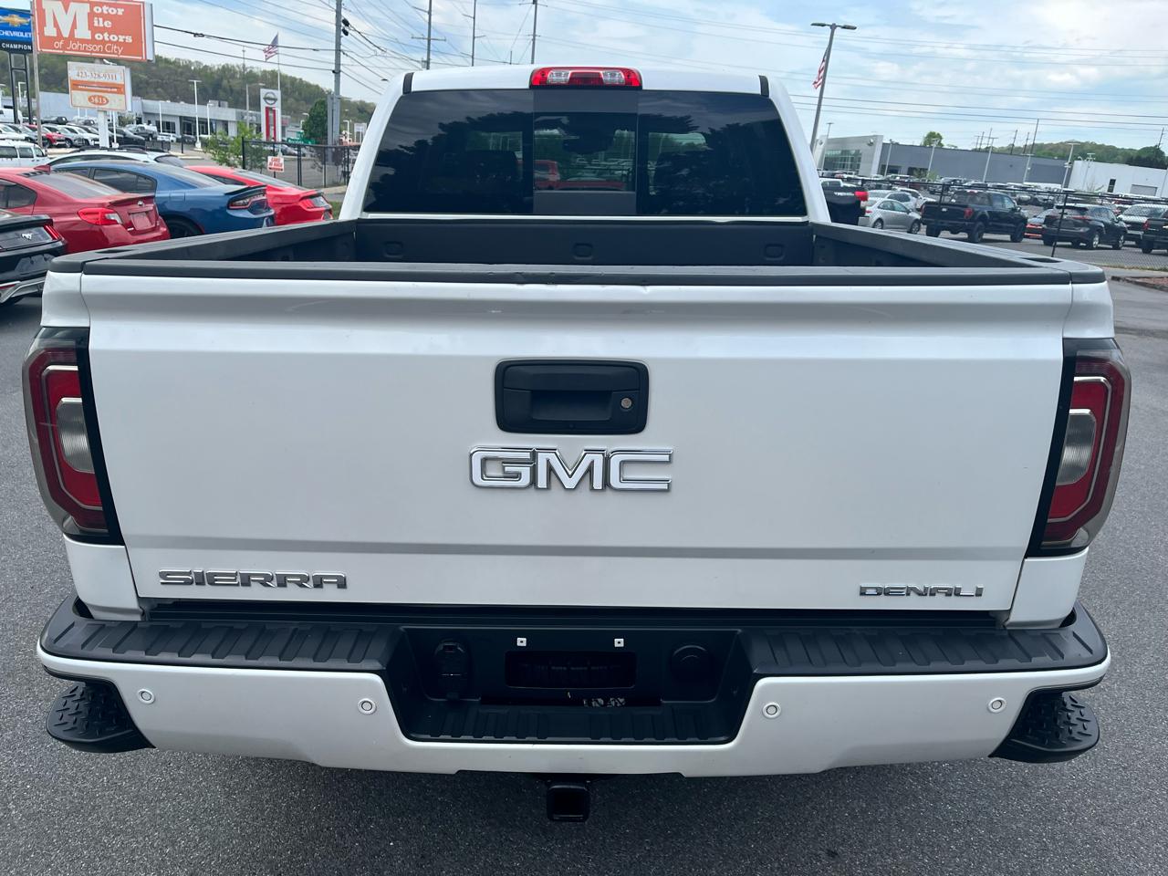 GMC Sierra 1500 4WD Crew Cab 143.5" Denali 2017