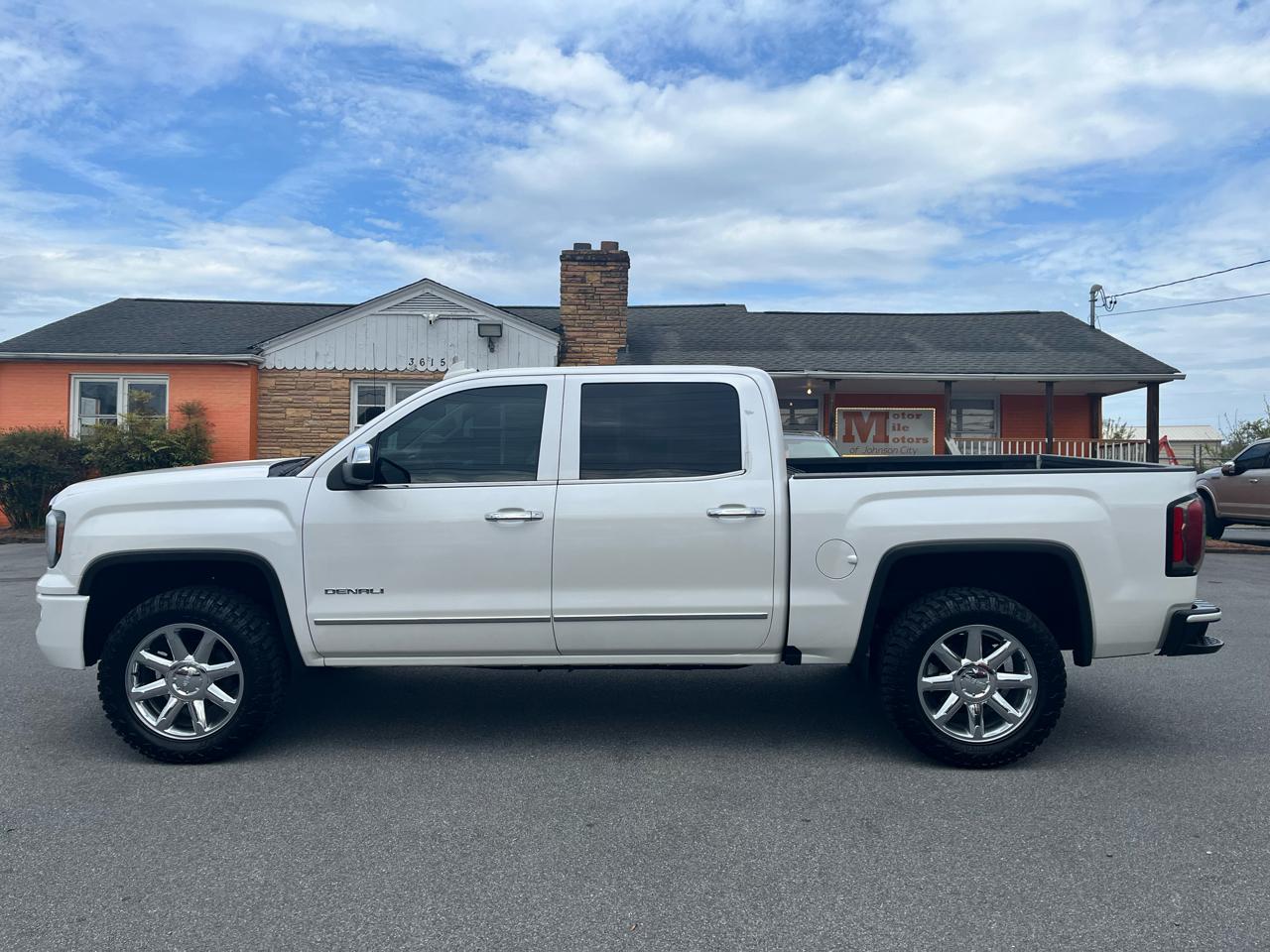 GMC Sierra 1500 4WD Crew Cab 143.5" Denali 2017