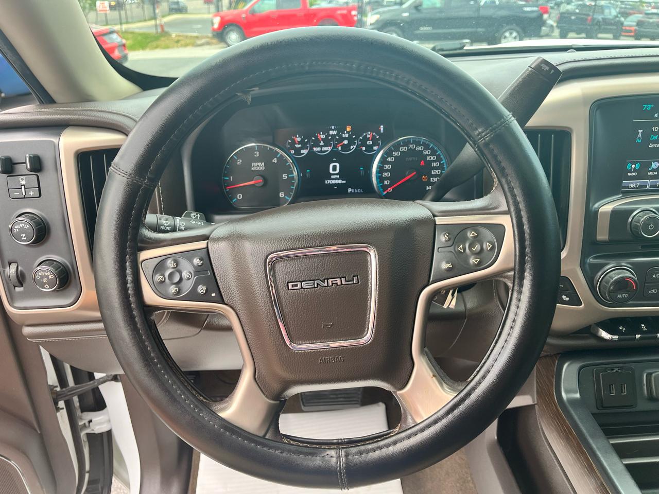 GMC Sierra 1500 4WD Crew Cab 143.5" Denali 2017