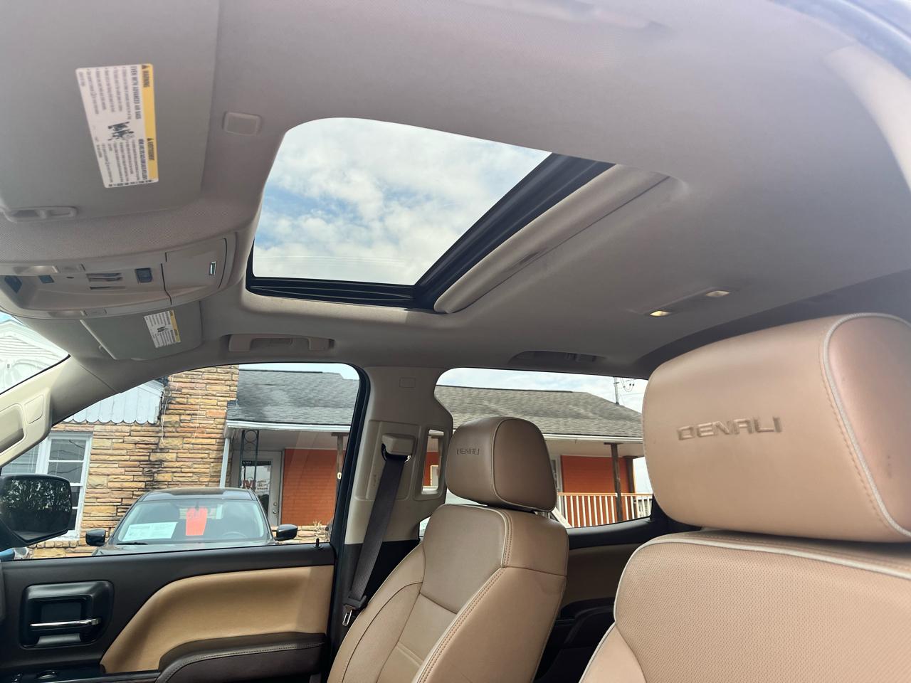 GMC Sierra 1500 4WD Crew Cab 143.5" Denali 2017