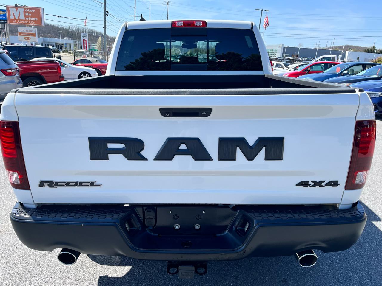 RAM 1500 4WD Crew Cab 140.5" Rebel 2016