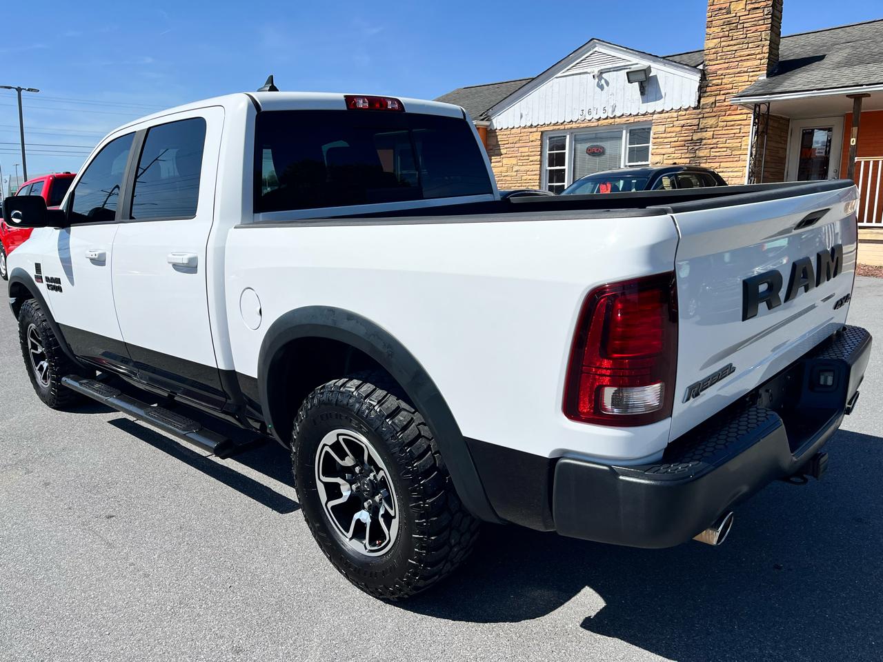 RAM 1500 4WD Crew Cab 140.5" Rebel 2016