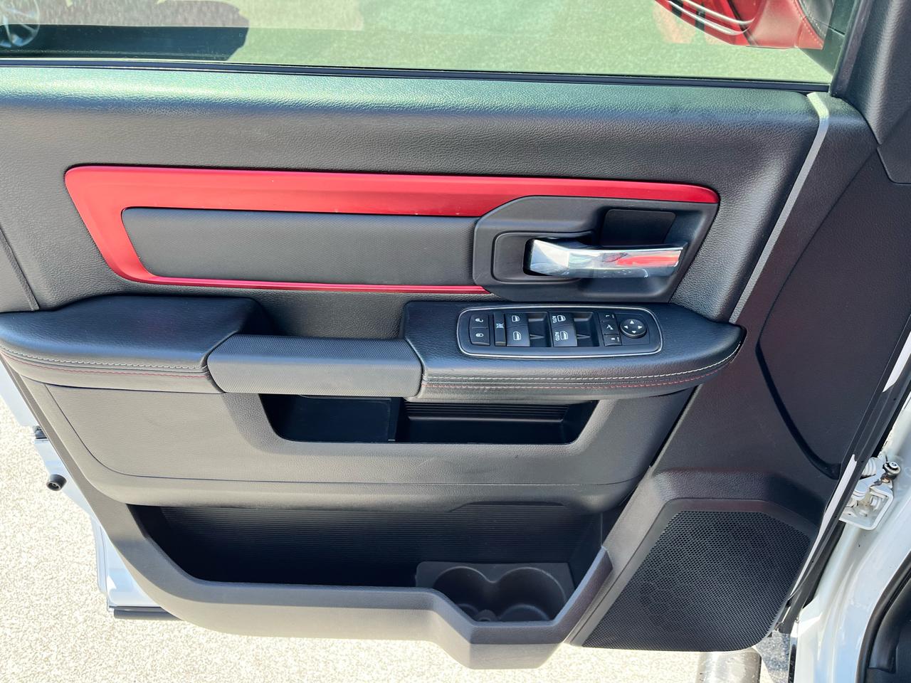 RAM 1500 4WD Crew Cab 140.5" Rebel 2016