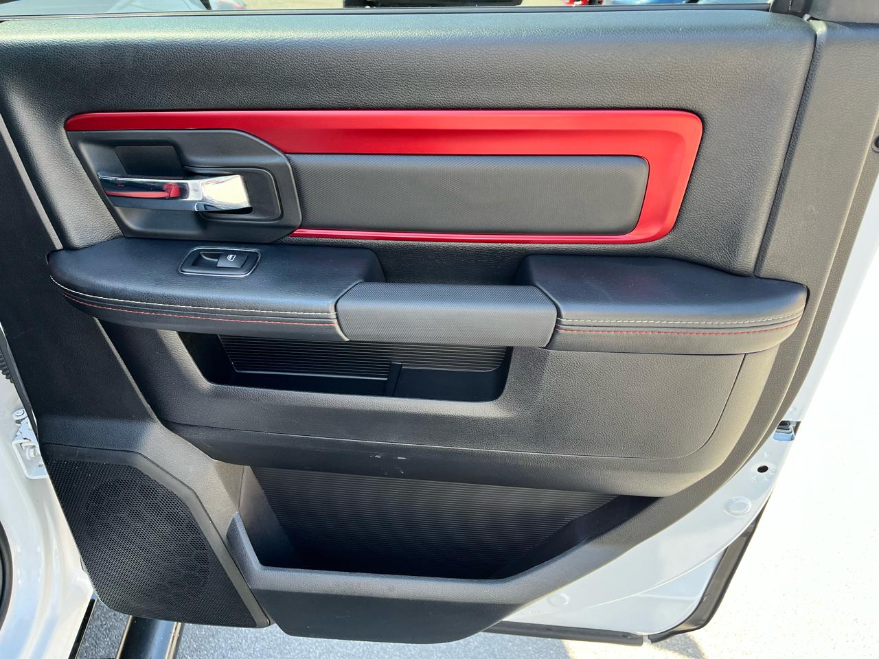 RAM 1500 4WD Crew Cab 140.5" Rebel 2016