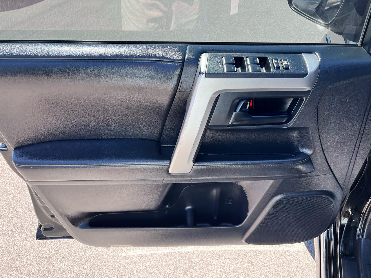 Toyota 4Runner 4WD 4dr V6 Limited (Natl) 2011