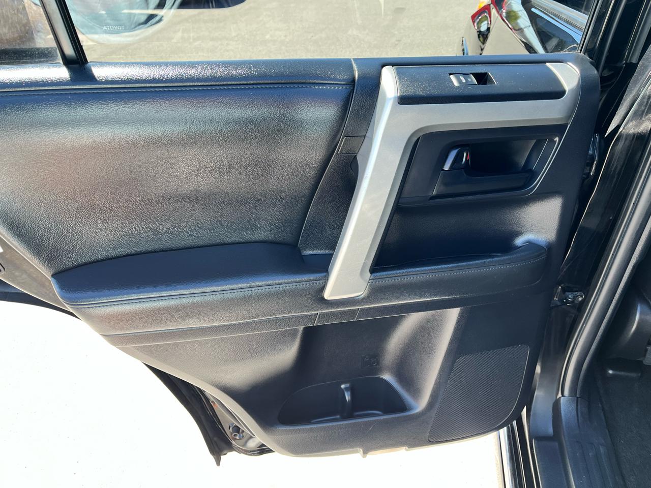 Toyota 4Runner 4WD 4dr V6 Limited (Natl) 2011