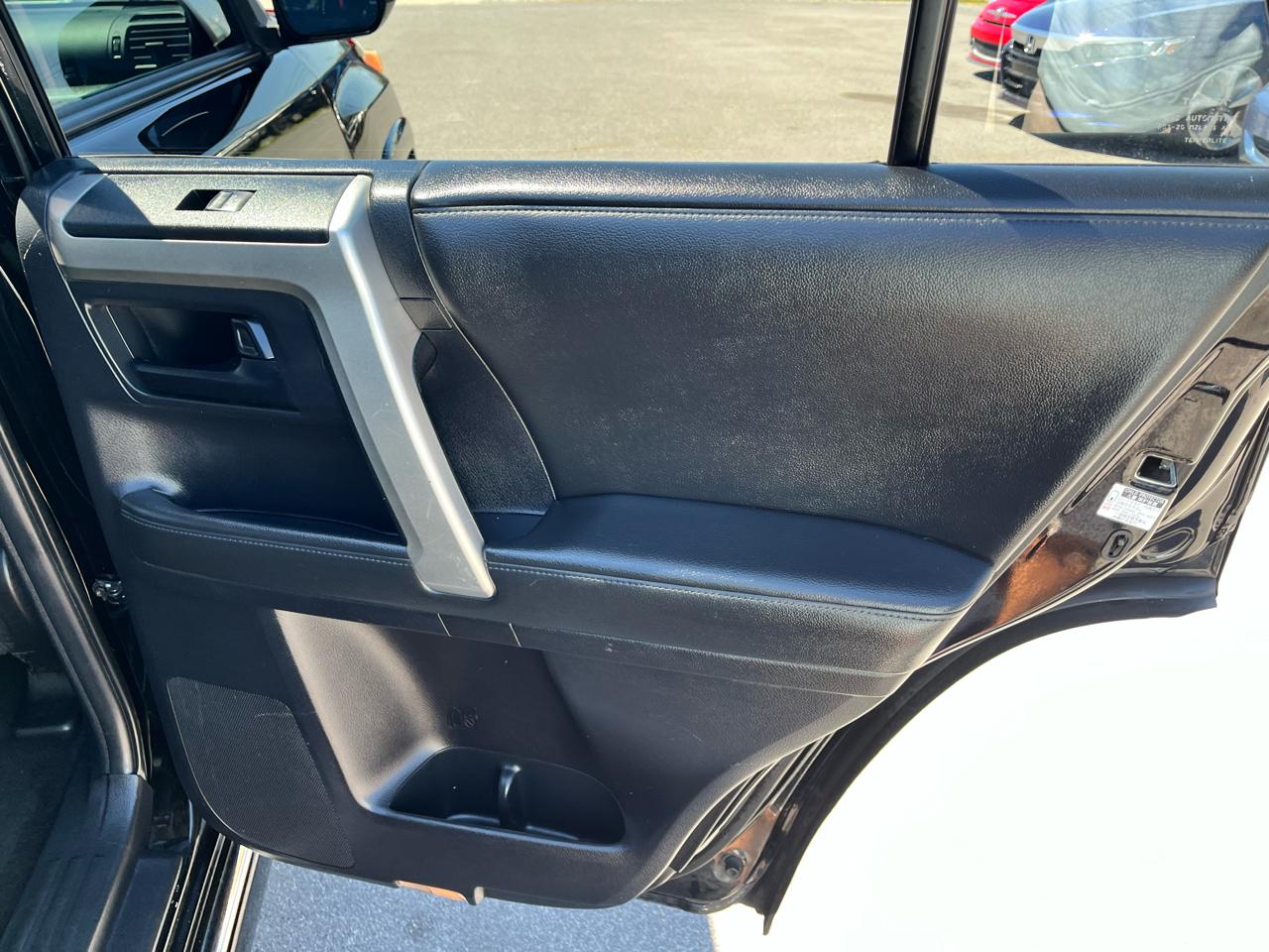 Toyota 4Runner 4WD 4dr V6 Limited (Natl) 2011