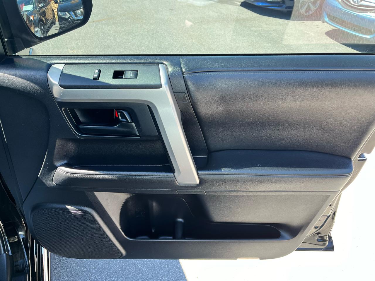 Toyota 4Runner 4WD 4dr V6 Limited (Natl) 2011