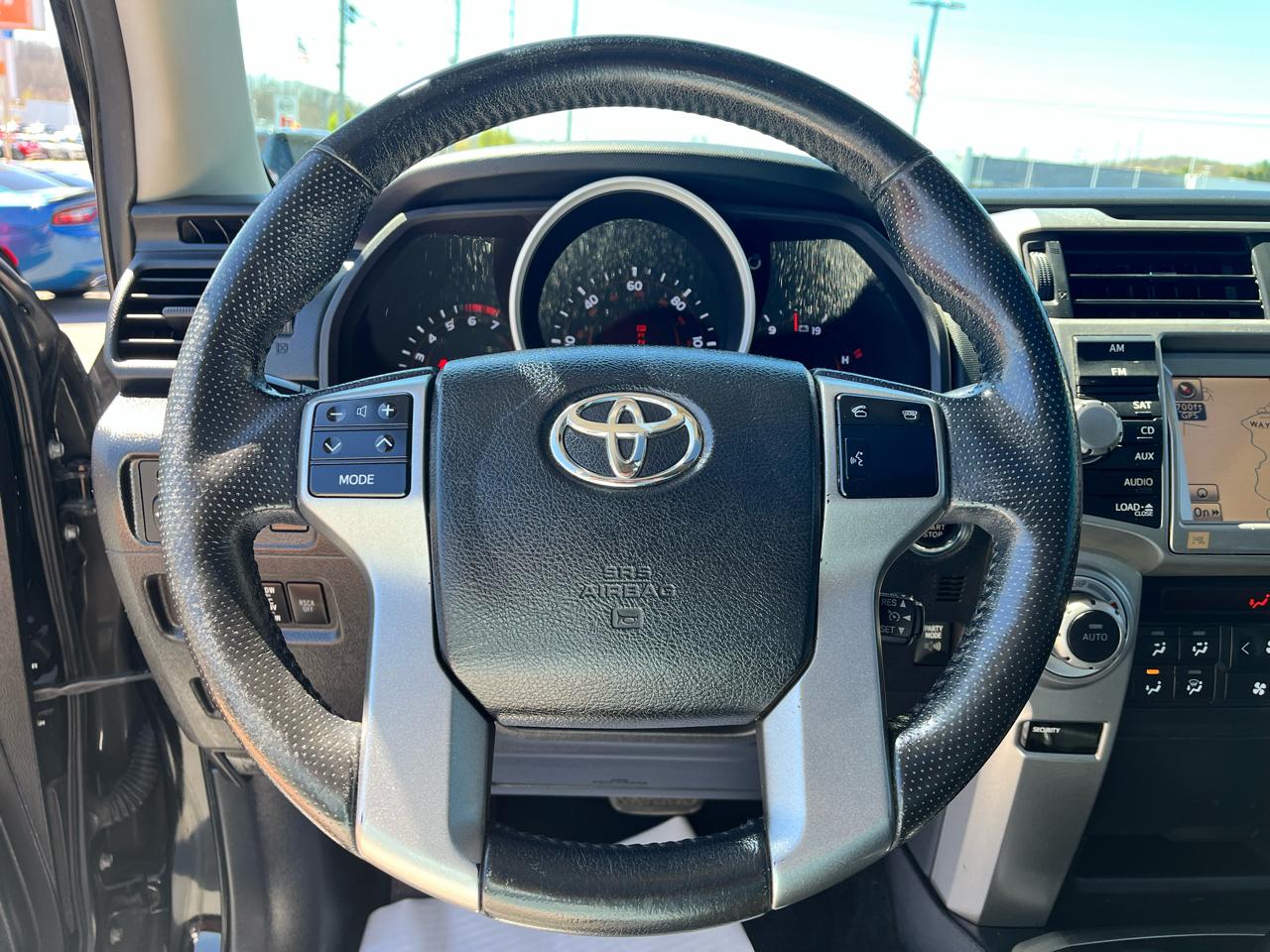 Toyota 4Runner 4WD 4dr V6 Limited (Natl) 2011