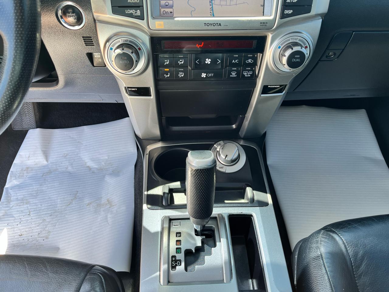 Toyota 4Runner 4WD 4dr V6 Limited (Natl) 2011