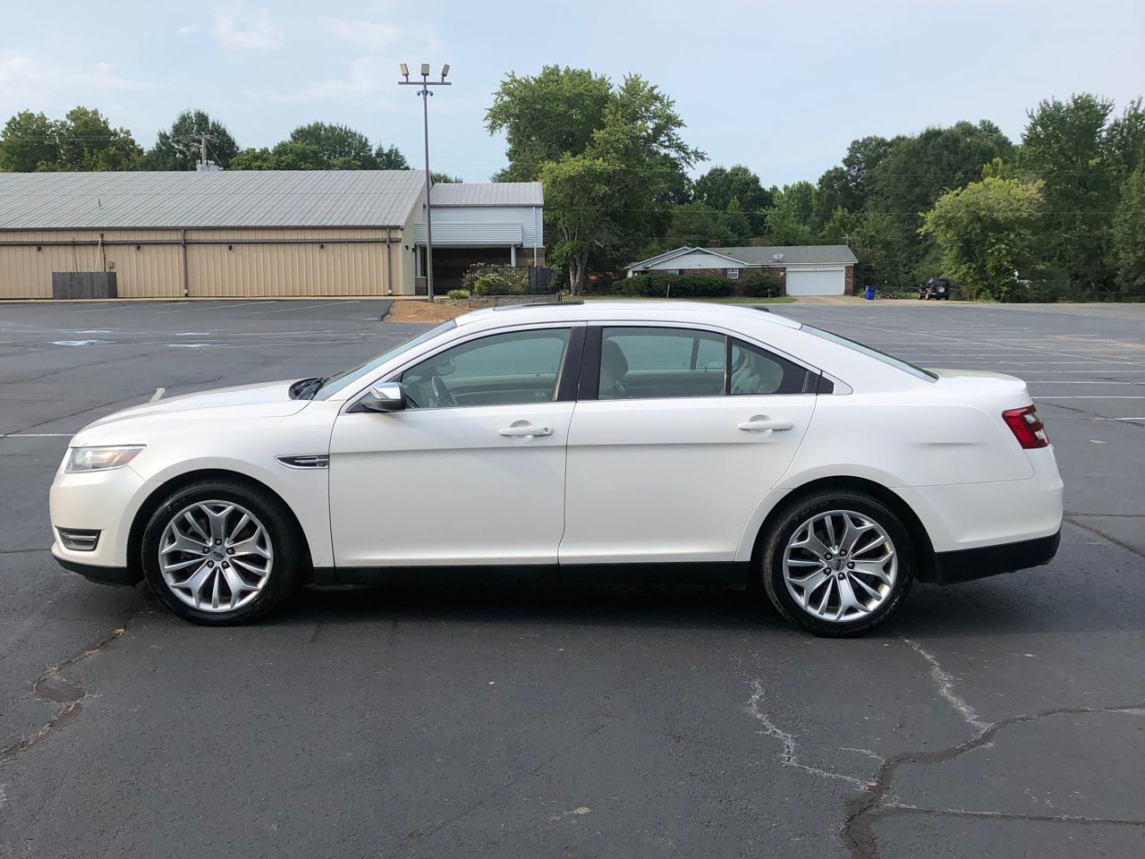 Ford Taurus 4dr Sdn Limited FWD 2015