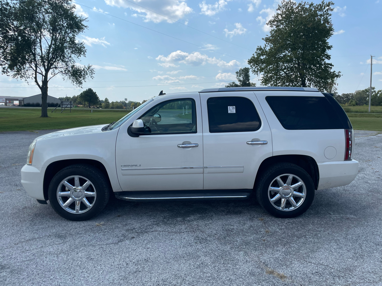 GMC Yukon Denali 4WD 2011 GMC Yukon Denali 4WD 2011
