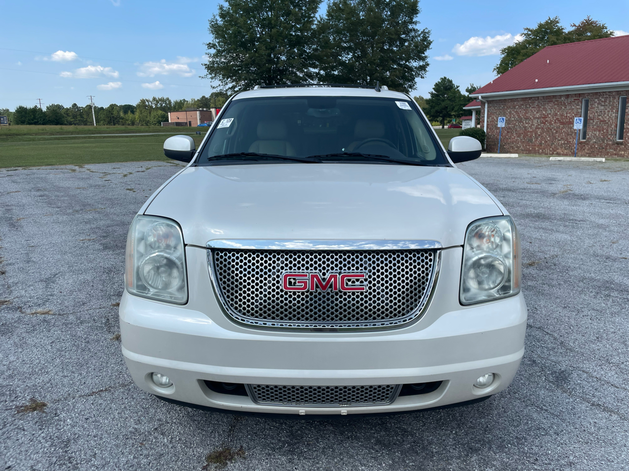 GMC Yukon Denali 4WD 2011 GMC Yukon Denali 4WD 2011