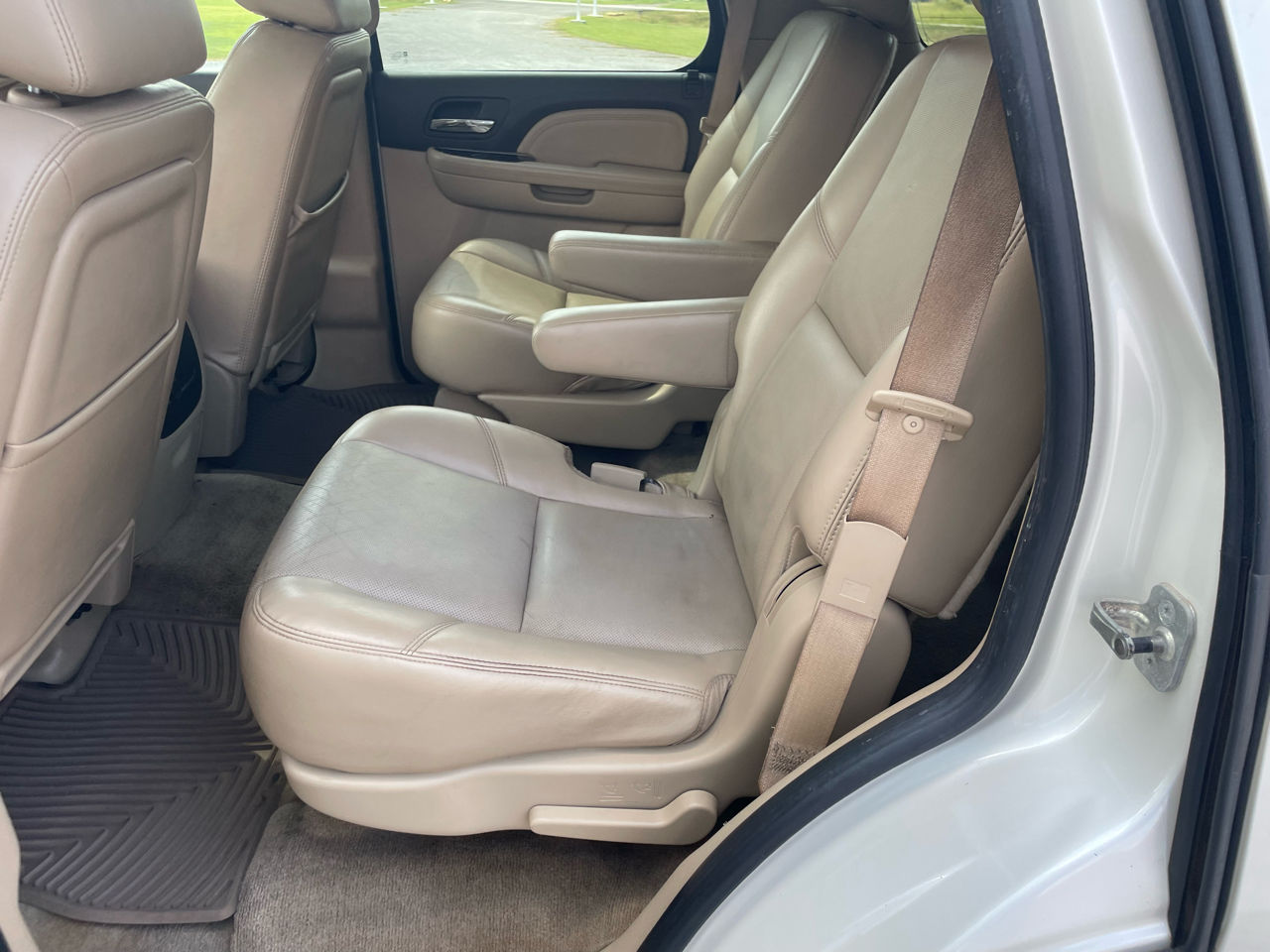 GMC Yukon Denali 4WD 2011 GMC Yukon Denali 4WD 2011