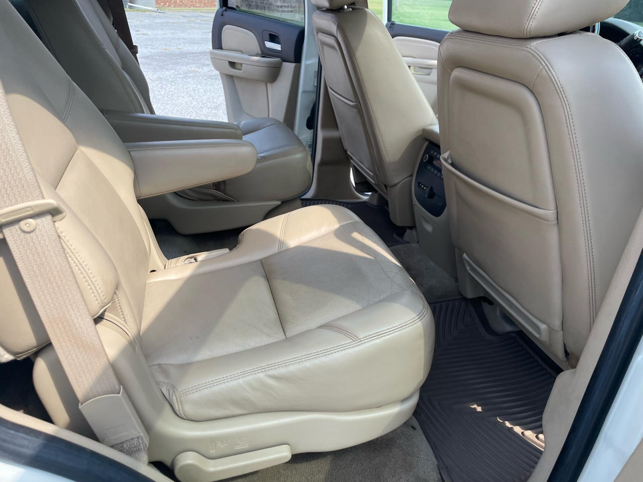 GMC Yukon Denali 4WD 2011 GMC Yukon Denali 4WD 2011
