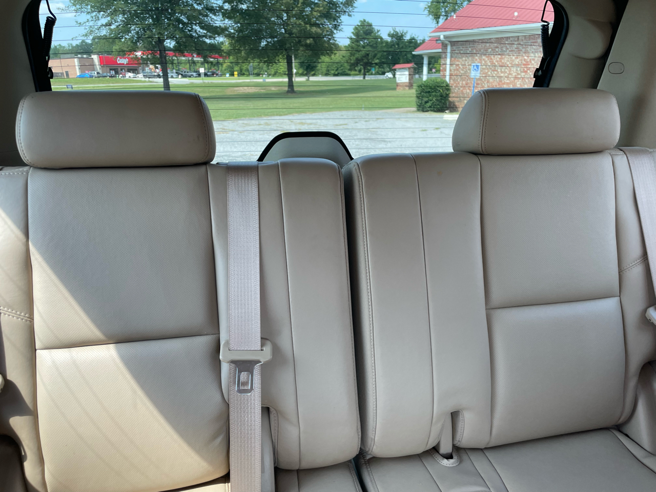 GMC Yukon Denali 4WD 2011 GMC Yukon Denali 4WD 2011