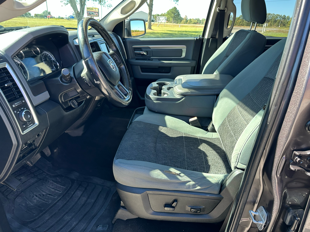 RAM 1500 SLT 4x4 Crew Cab 5'7" Box 2014 RAM 1500 SLT 4x4 Crew Cab 5'7" Box 2014