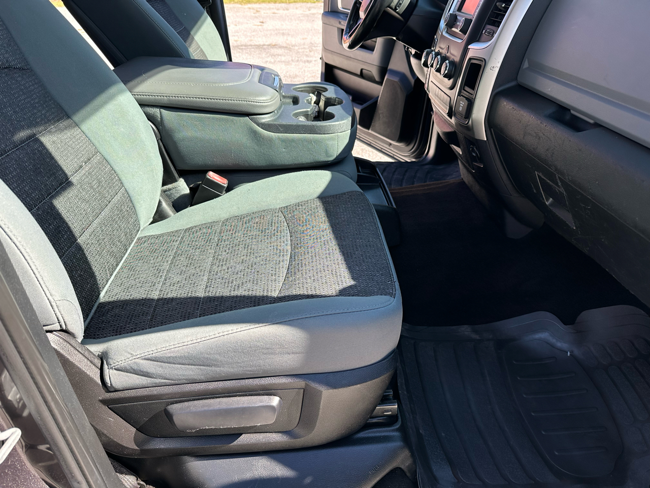 RAM 1500 SLT 4x4 Crew Cab 5'7" Box 2014 RAM 1500 SLT 4x4 Crew Cab 5'7" Box 2014