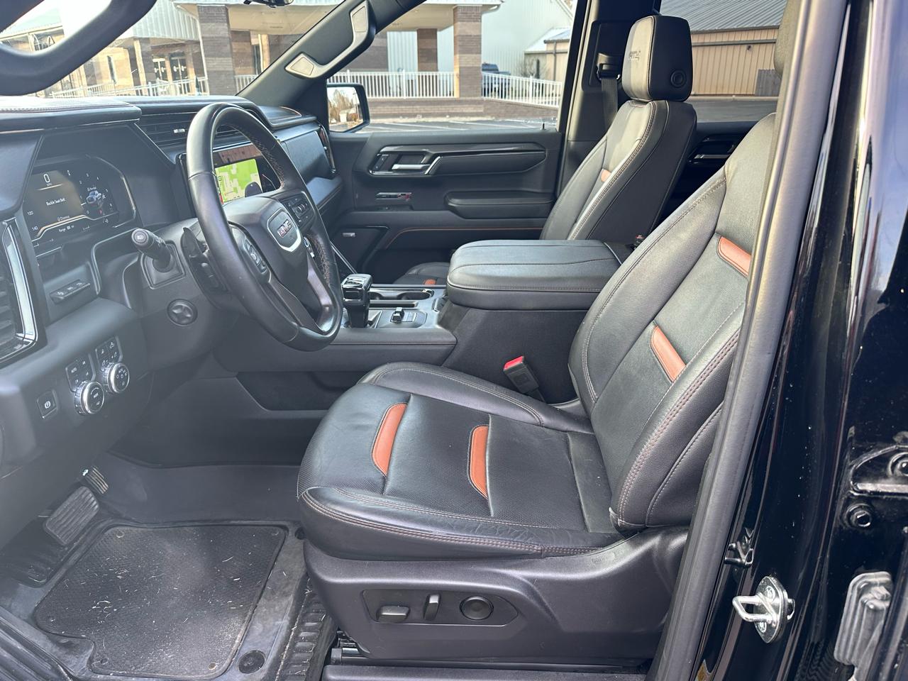 GMC Sierra 1500 AT4 Crew Cab 4WD 2024