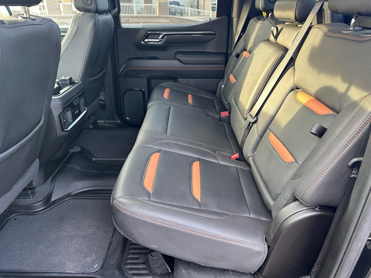 GMC Sierra 1500 AT4 Crew Cab 4WD 2024