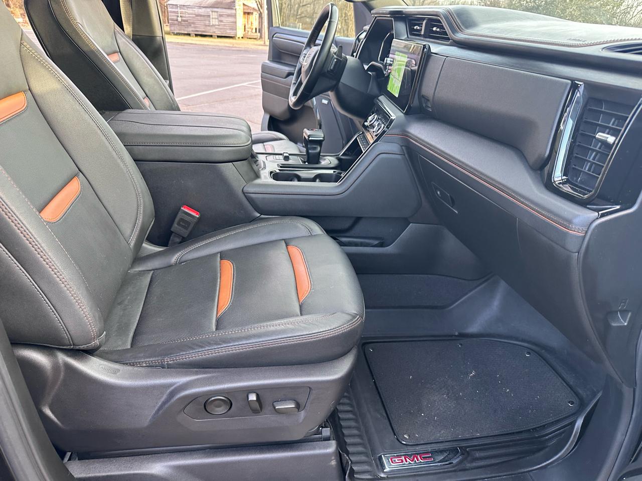 GMC Sierra 1500 AT4 Crew Cab 4WD 2024