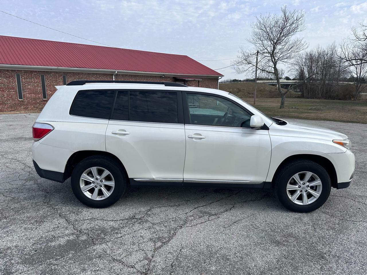 Toyota Highlander Base 2WD V6 2013