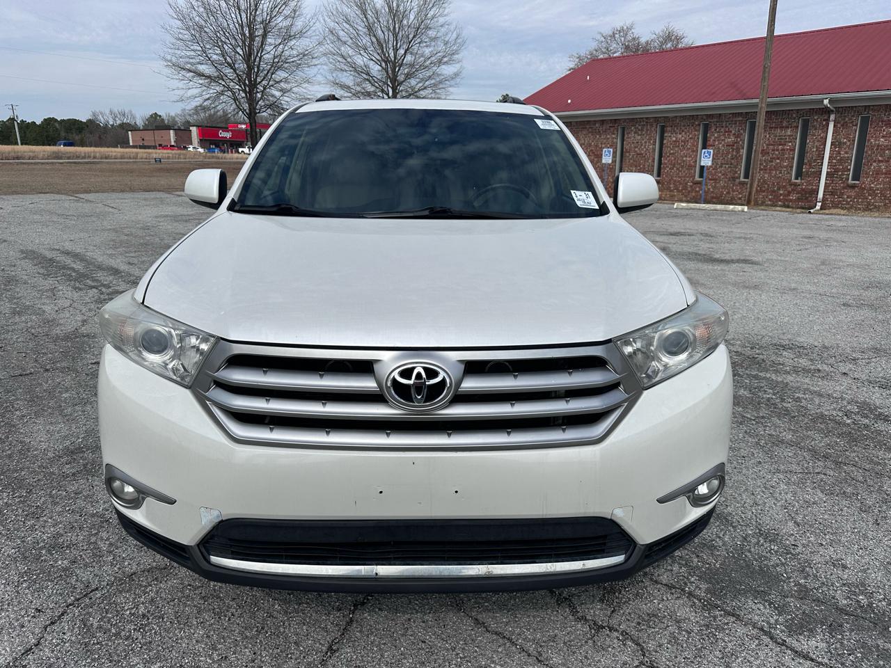 Toyota Highlander Base 2WD V6 2013