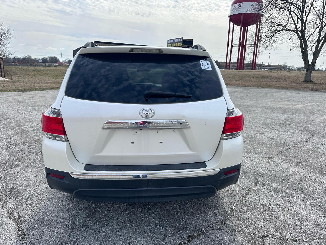 Toyota Highlander Base 2WD V6 2013