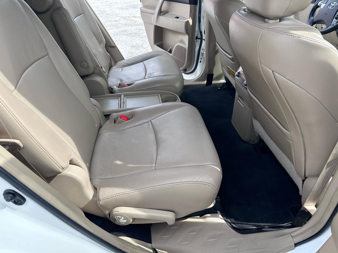 Toyota Highlander Base 2WD V6 2013