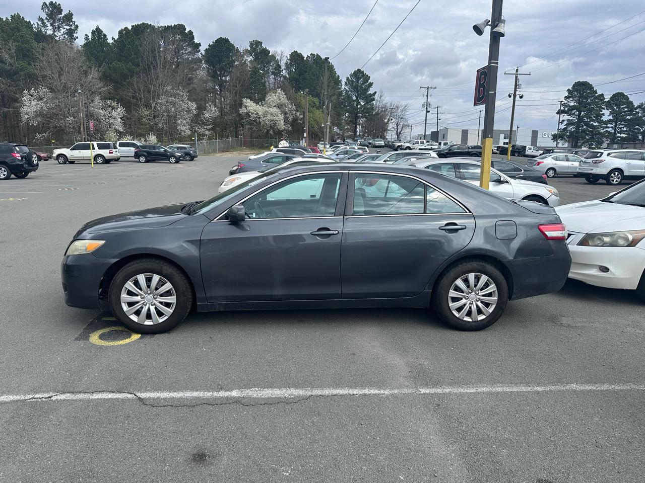 Toyota Camry Base 6-Spd AT 2011