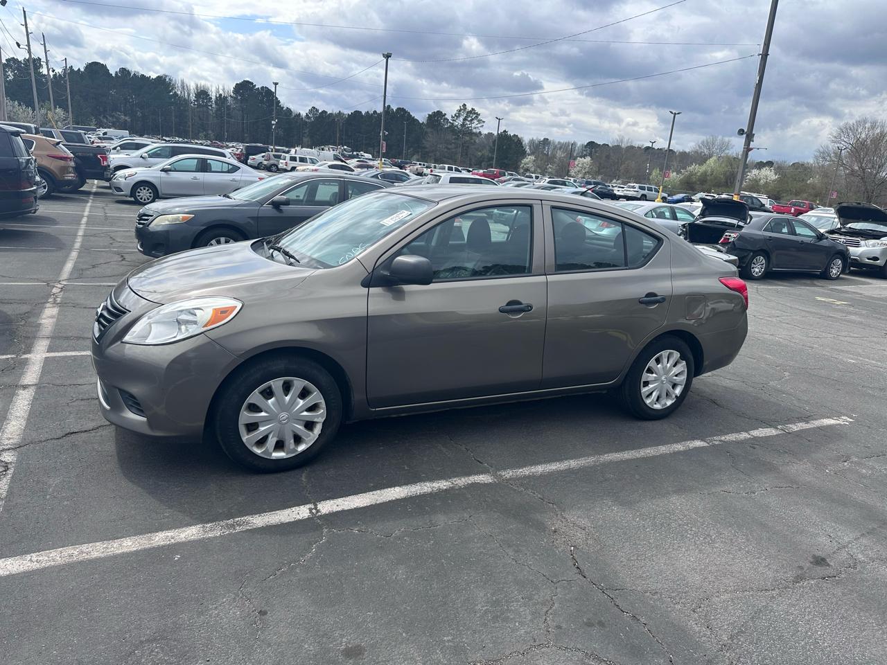 Nissan Versa 1.6 S Plus 2014