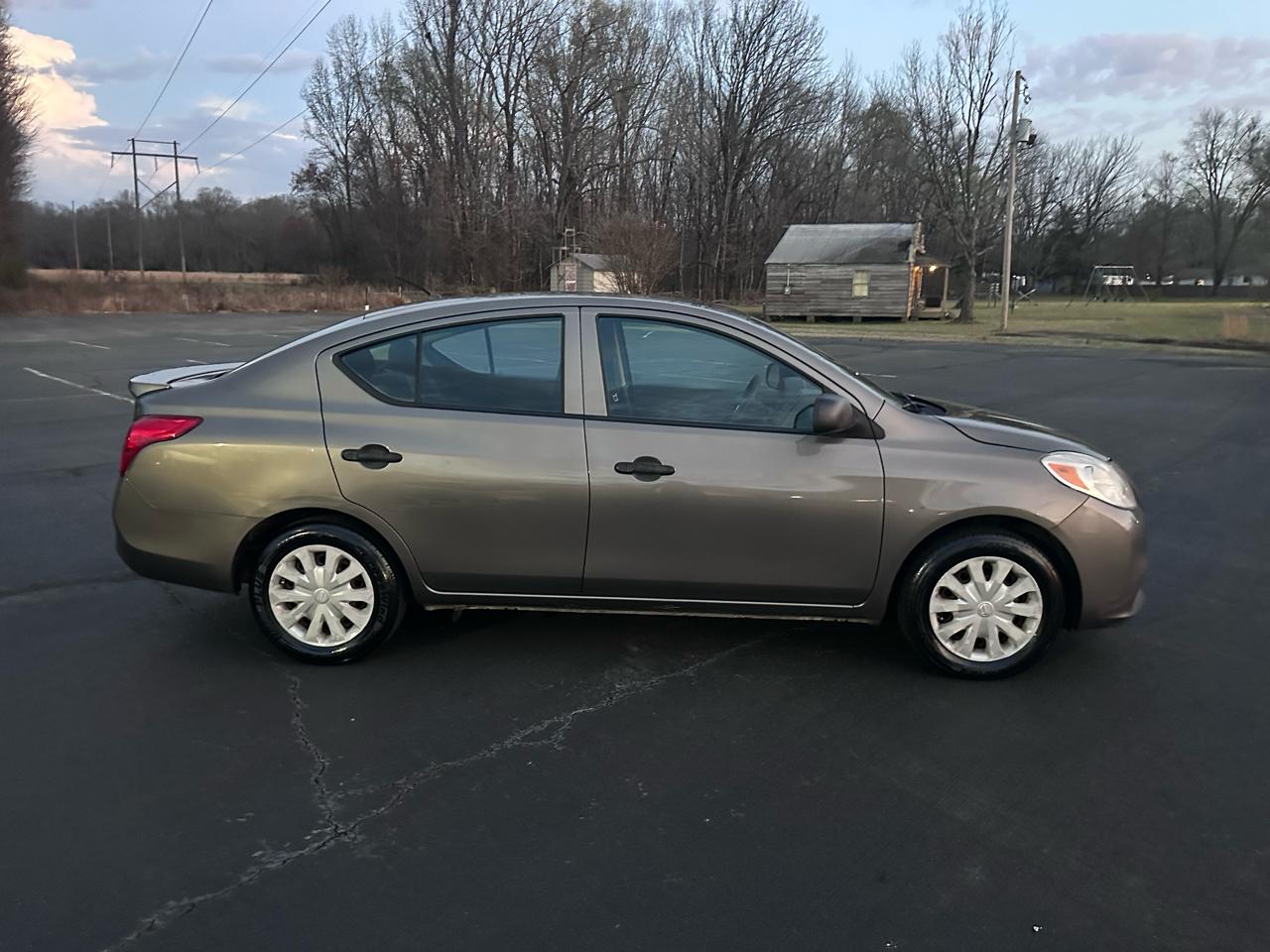 Nissan Versa 1.6 S Plus 2014