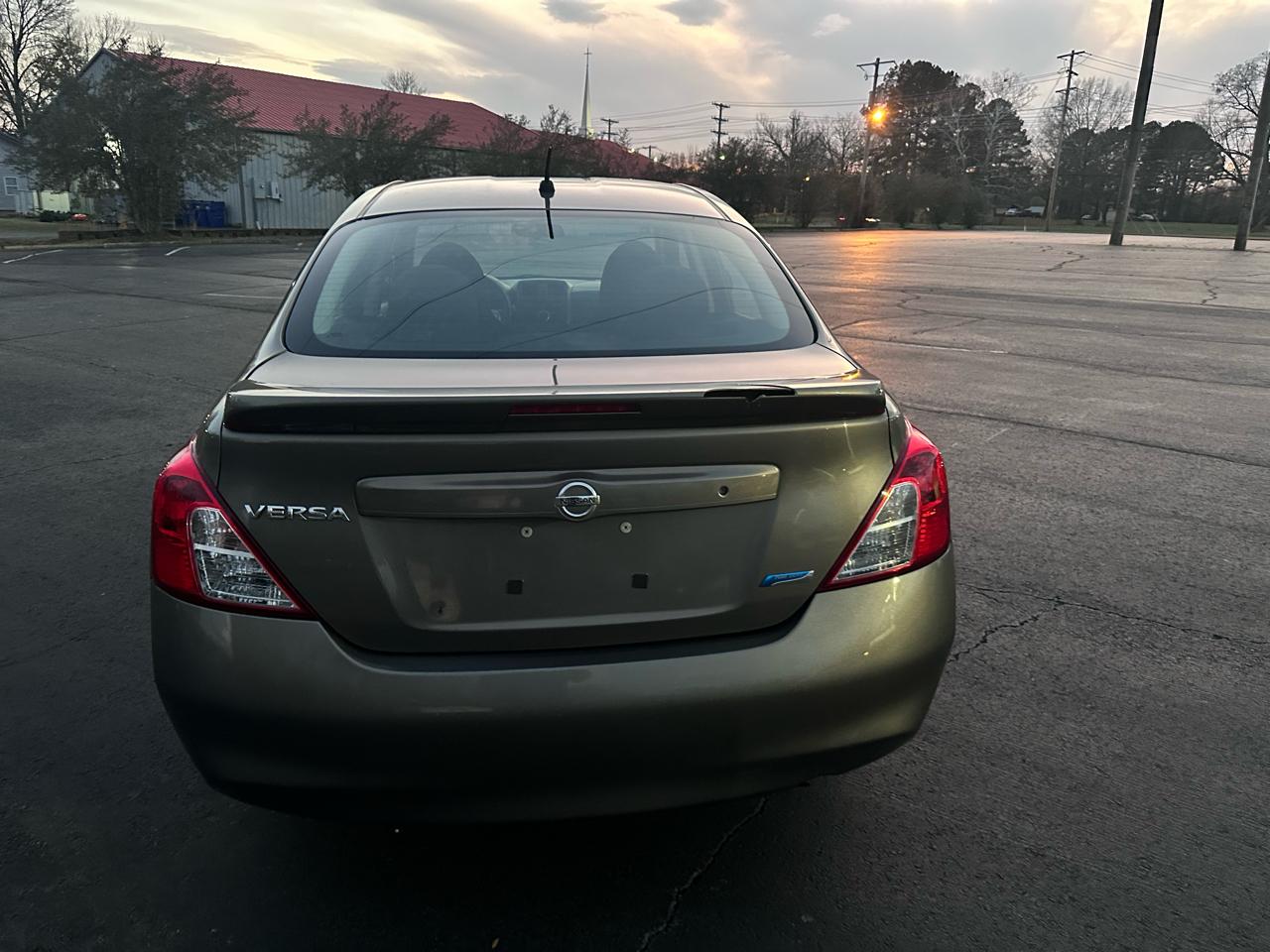 Nissan Versa 1.6 S Plus 2014