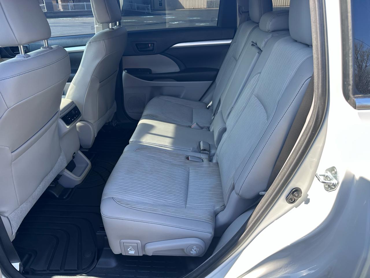 Toyota Highlander LE FWD V6 2016