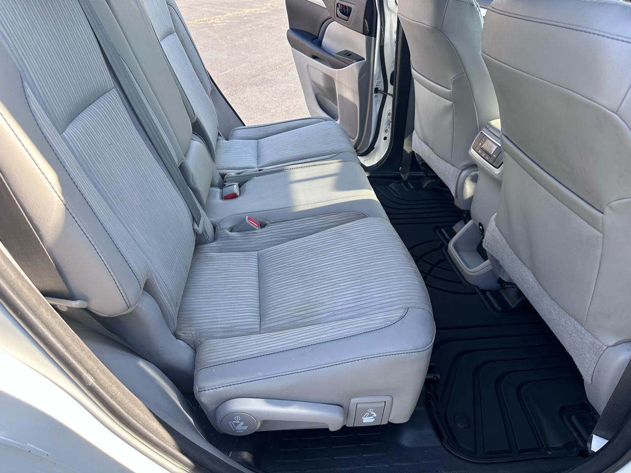 Toyota Highlander LE FWD V6 2016