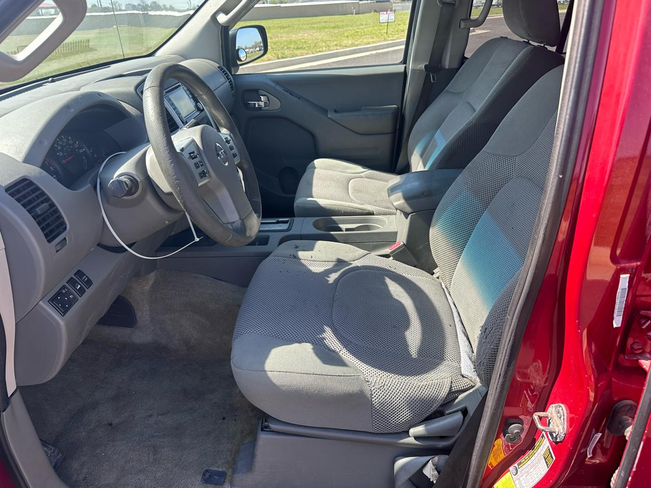 Nissan Frontier Crew Cab 4x4 SV 2015