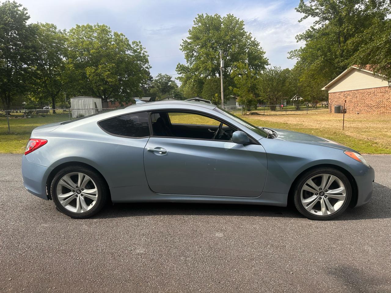 Hyundai Genesis Coupe 2dr 2.0T Auto Premium 2010
