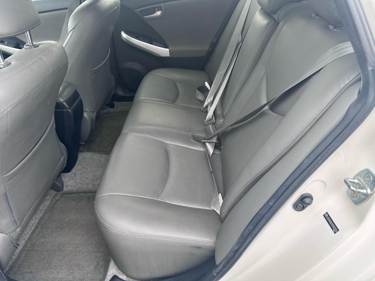 Toyota Prius Prius V 2012