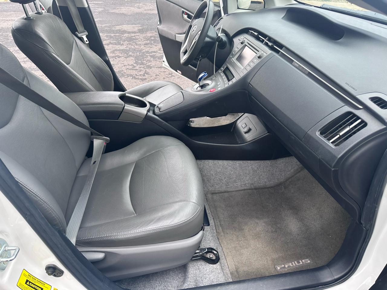 Toyota Prius Prius V 2012