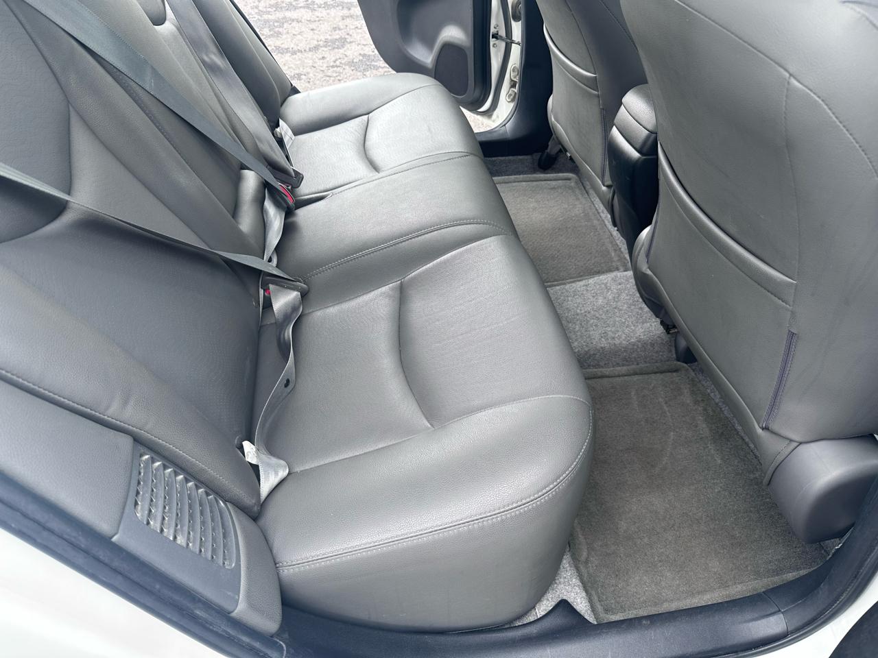 Toyota Prius Prius V 2012