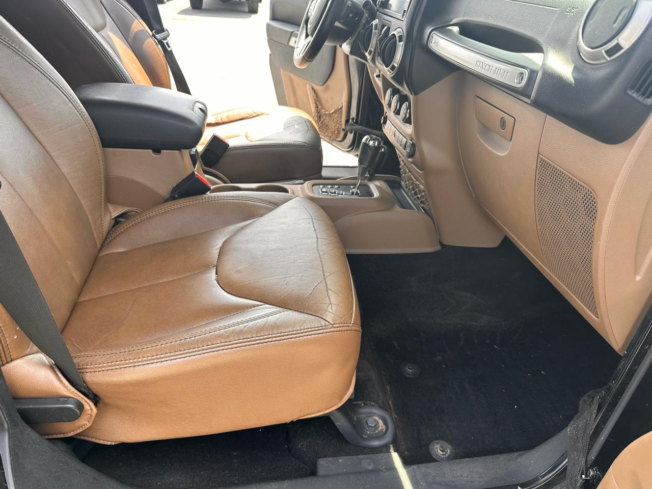 Jeep Wrangler Unlimited Sahara 4WD 2014
