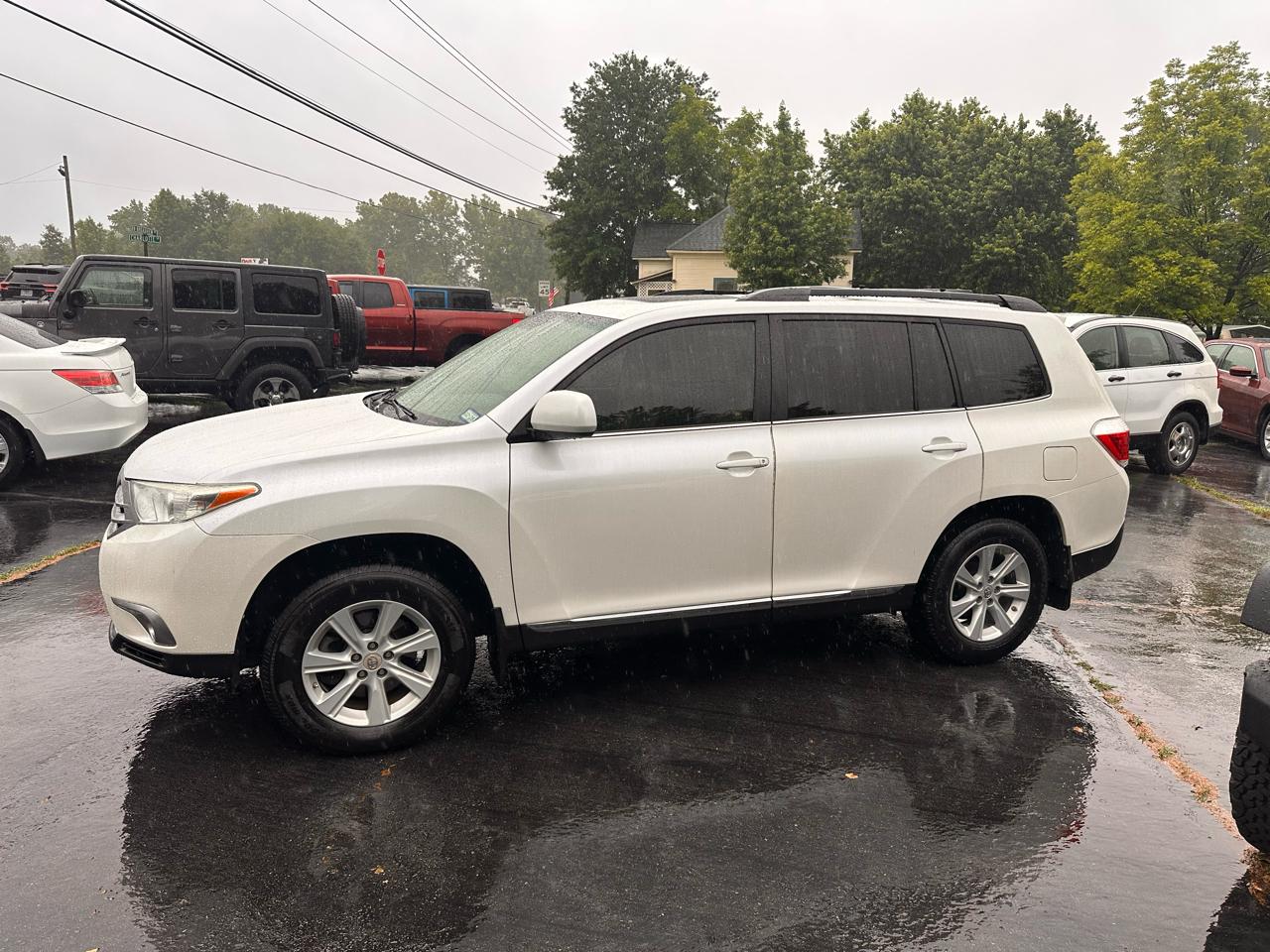 Toyota Highlander Base 2WD V6 2012
