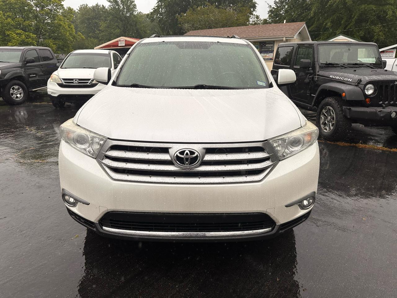 Toyota Highlander Base 2WD V6 2012