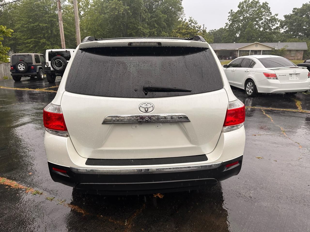 Toyota Highlander Base 2WD V6 2012