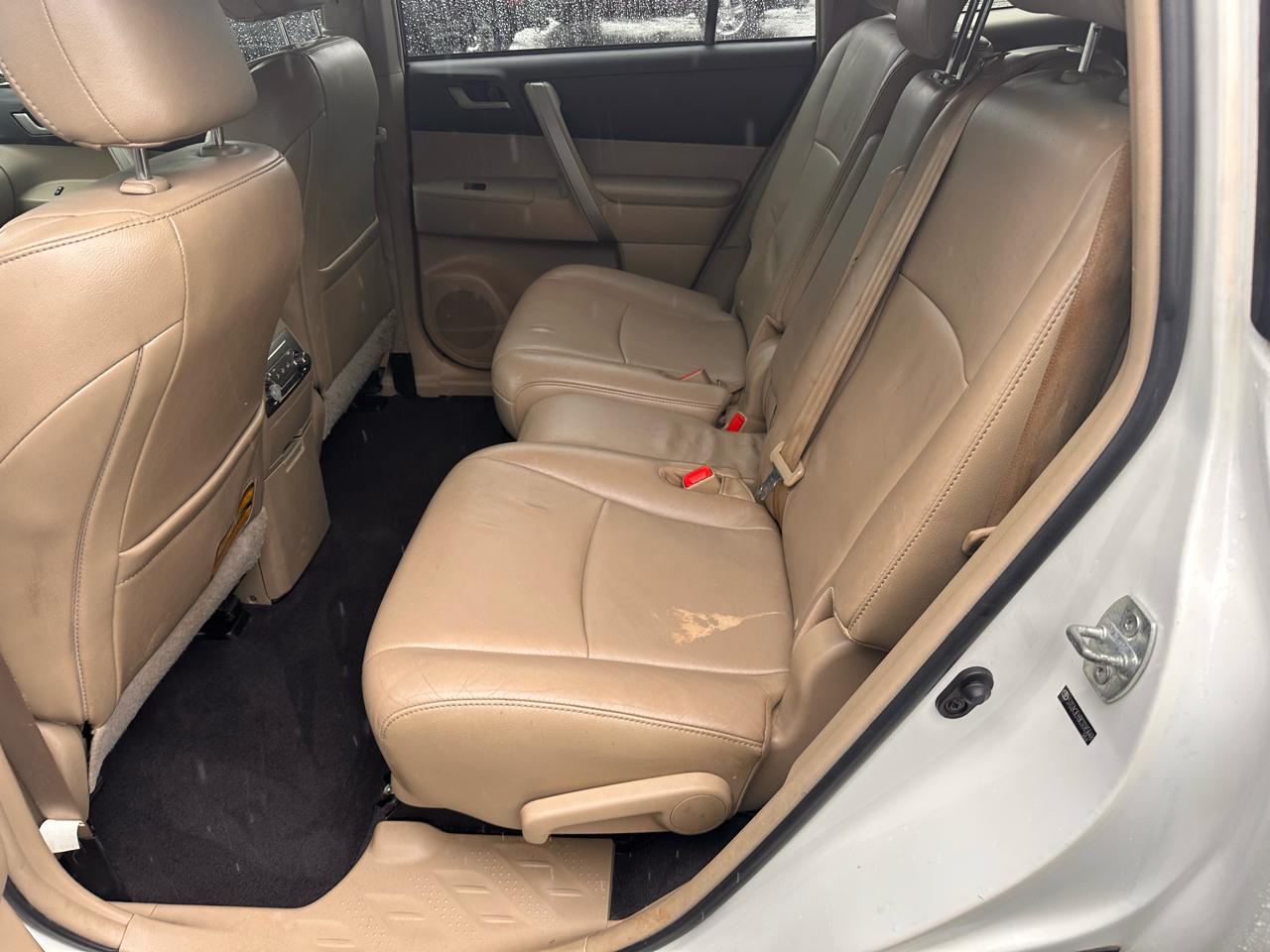 Toyota Highlander Base 2WD V6 2012