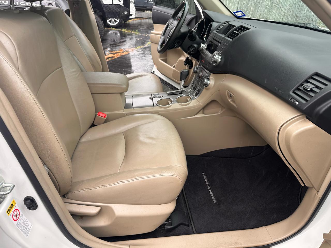 Toyota Highlander Base 2WD V6 2012