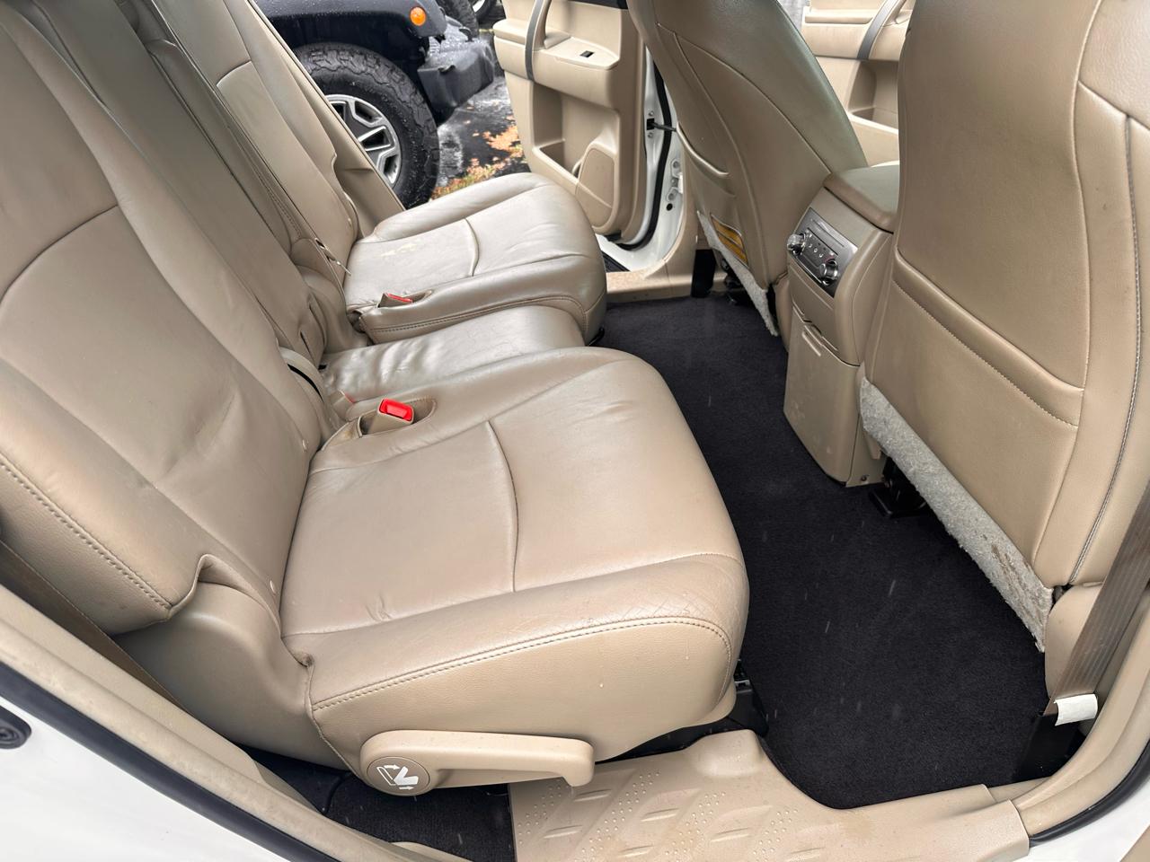 Toyota Highlander Base 2WD V6 2012
